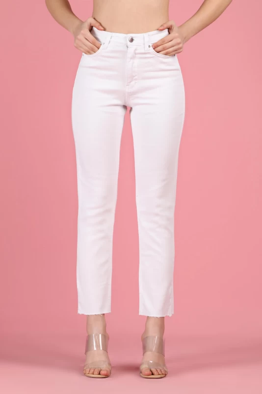 Beyaz Paçası Lazer Kesim Kot Pantolon