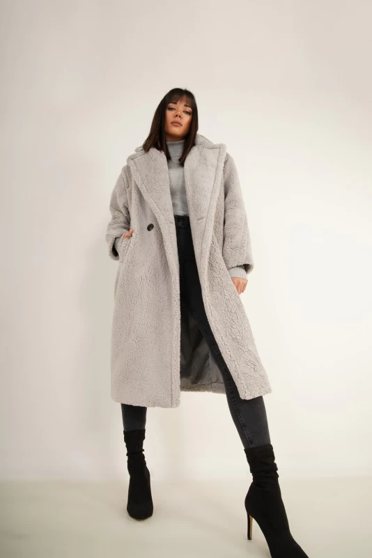 Gri Uzun Peluş Mont ve Füme Pantolon