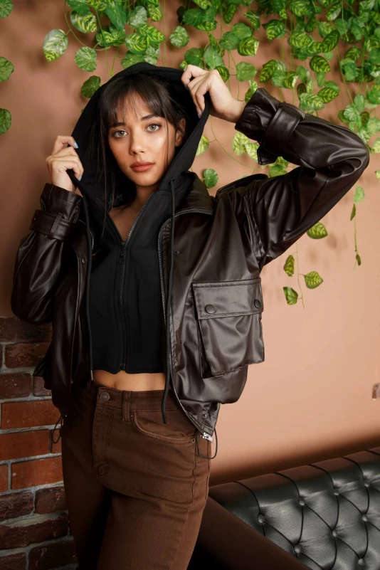 Kahverengi Kapşonlu Deri Mont