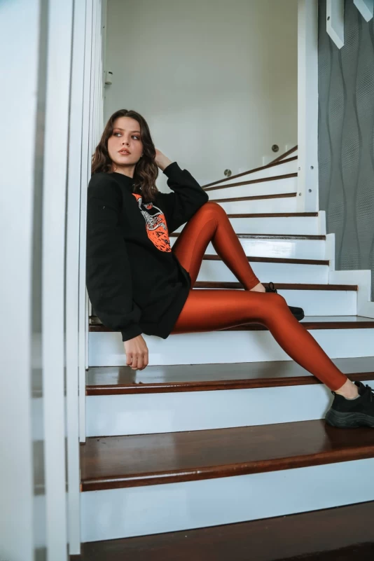 Siyah Balkabaklı Sweat ve Kiremit Parlak Disko Tayt