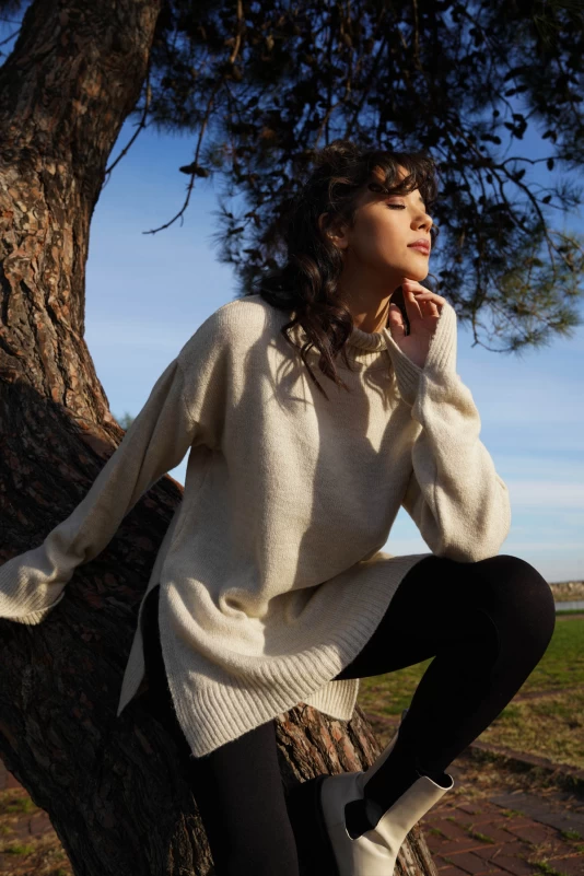 Bej Omzu Fermuar Detaylı Kazak, Siyah Beli Pensli Palazzo Pantolon