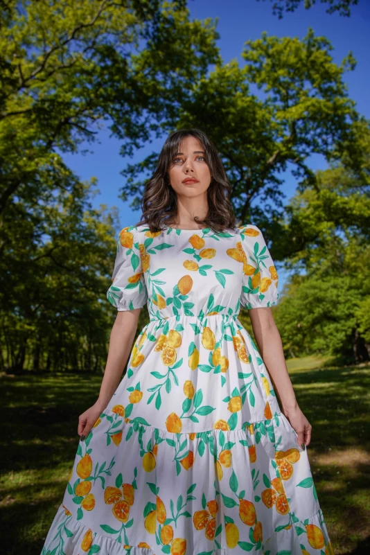 Beyaz Sırtı Açık Desenli Elbise