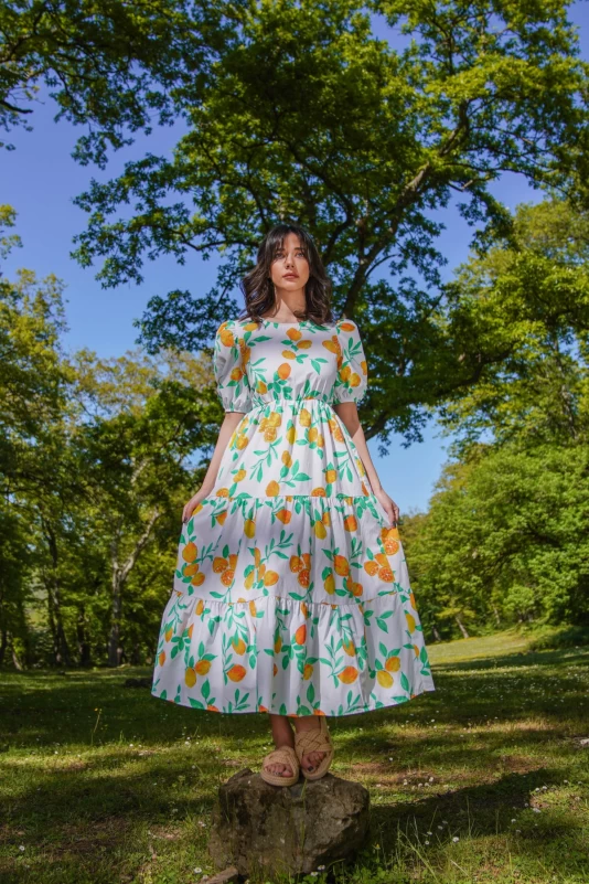 Beyaz Sırtı Açık Desenli Elbise