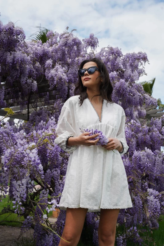 Beyaz Yakası İşlemeli Fisto Elbise