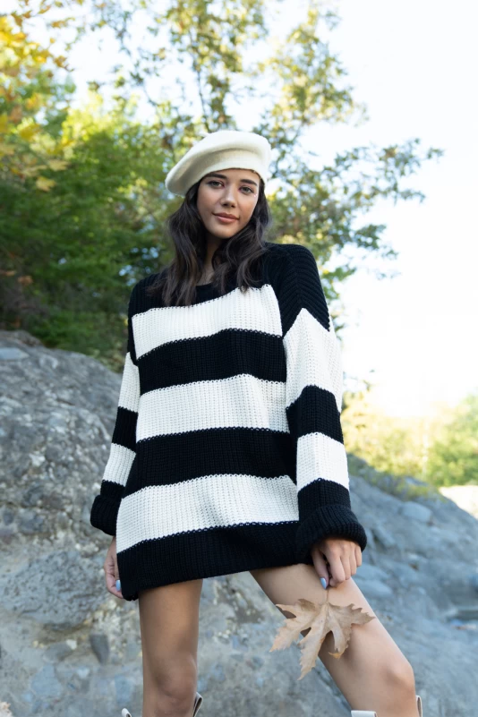 Siyah Bisiklet Yaka Kazak