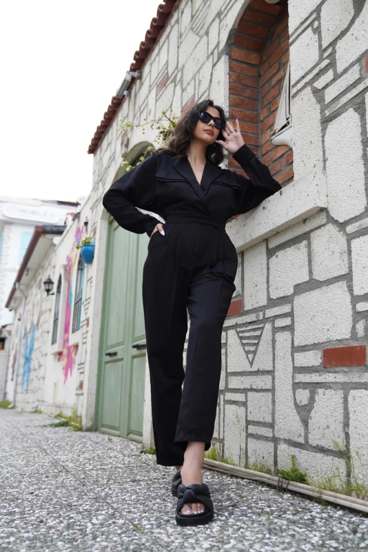 Siyah Kruvaze Yaka Cep Detaylı Keten Tulum