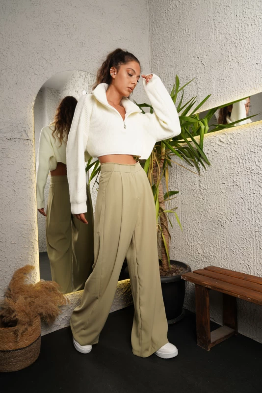 Yeşil Beli Lastikli Palazzo Pantolon, Krem Dik Yaka Fermuarlı Crop Kazak