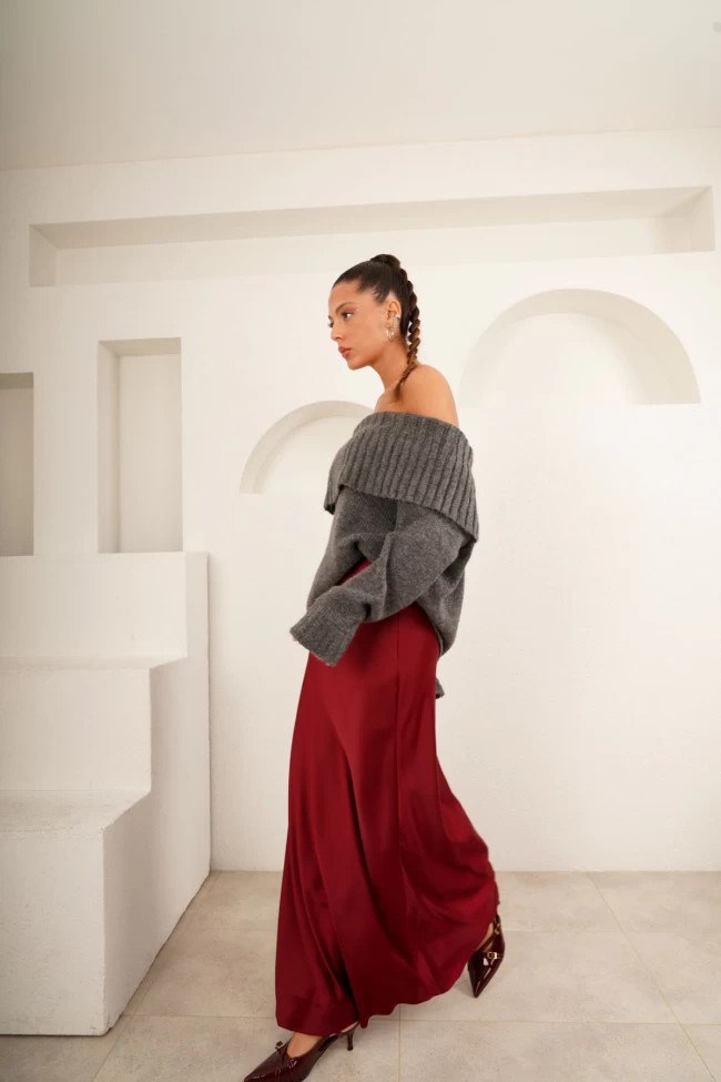 Antrasit Geniş Madonna Yaka Kazak, Bordo Saten Etek