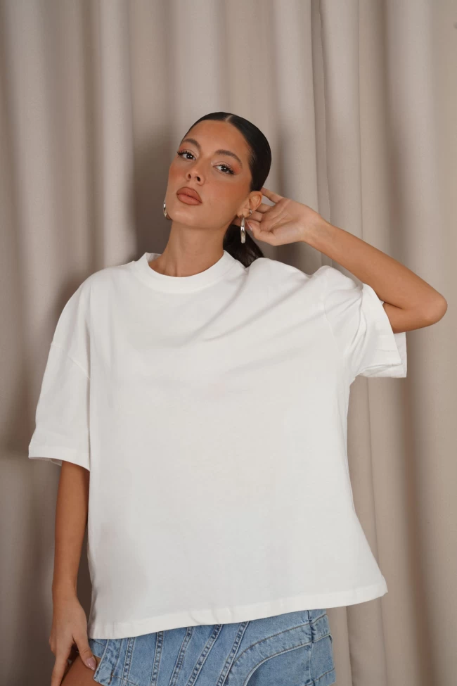 Buz Mavisi Kot Şort Etek, Beyaz Oversize T-Shirt