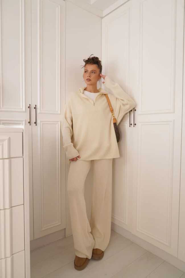 Ekru Yakası Fermuarlı Triko Takım