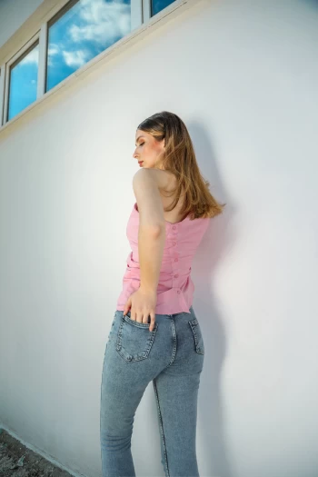 Pembe Tek Kollu Gömlek ve Buz Mavisi Jean