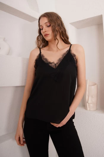 Siyah Dantelli Atlet