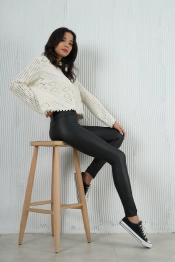 Siyah Paçası Yırtmaçlı Deri Tayt