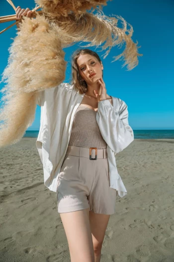 Taş Renk Kimono ve Bej Keten Şort
