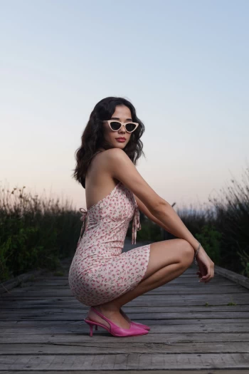 Bej Çiçek Desenli Askılı Elbise