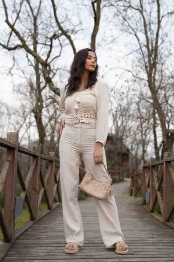 Bej Önü Çimalı Keten Pantolon, Bej Önden Bağlamalı Crop Bluz