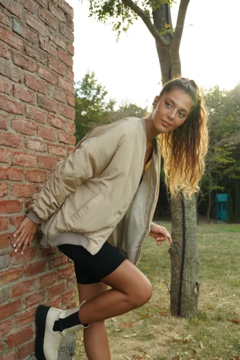 Bej Oversize Bomber Ceket, Siyah V Yaka İp Askılı Crop, Siyah Biker Tayt