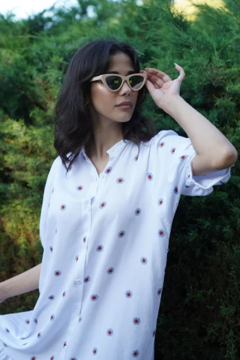 Beyaz Önü Düğmeli Elbise