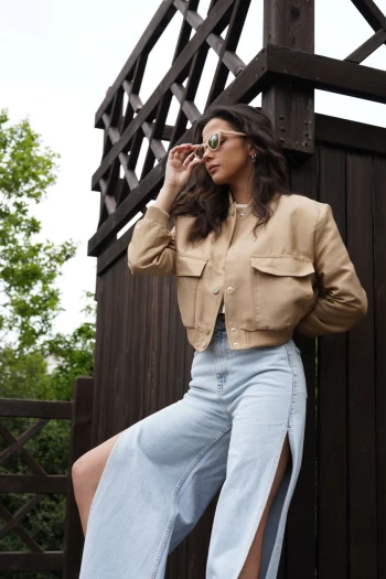 Buz Mavisi Yanları Yırtmaçlı Jean, Camel Bomber Ceket