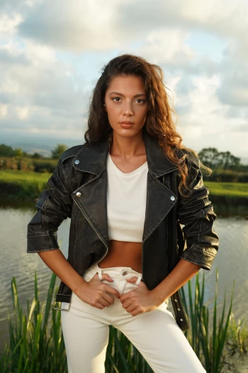 Füme Eskitme Biker Deri Ceket, Ekru Kesik Paça Flare Jean