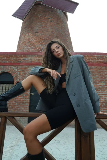 Gri Premium Oversize Blazer Ceket, Siyah Biker Tayt, Siyah V Yaka İp Askılı Crop