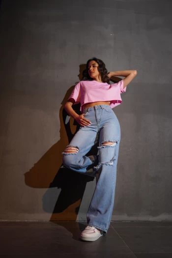 Pembe Basic Crop T-Shirt, Açık Mavi Dökümlü Palazzo Jean