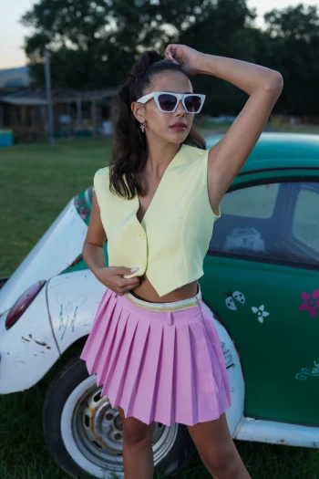 Pembe Beli Lastikli Şort Etek, Sarı Blazer Yelek