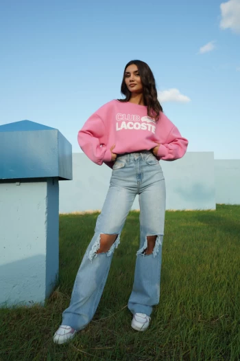 Pembe Oversize Sweatshirt, Buz Mavisi Palazzo Yırtık Jean