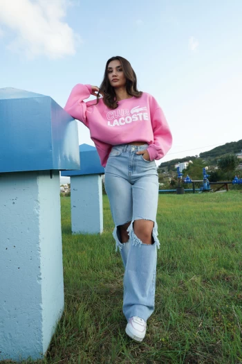 Pembe Oversize Sweatshirt, Buz Mavisi Palazzo Yırtık Jean