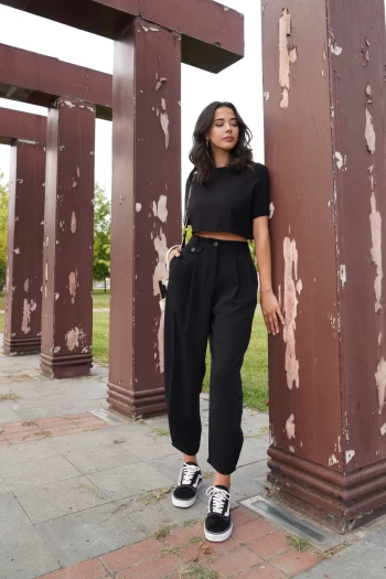 Siyah Basic Crop T-Shirt, Siyah Düğme Detaylı Pantolon