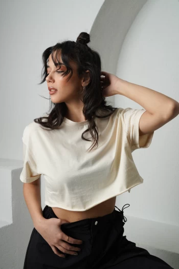 Siyah Lastikli Paraşüt Pantolon, Bej Basic Crop T-Shirt