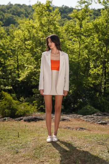 Taş Renk Keten Ceket ve Turuncu Croptop