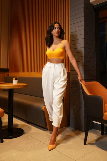 Turuncu V Yaka İp Askılı Crop, Beyaz Düğme Detaylı Pantolon