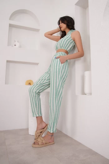 Yeşil Tek Omuz Croptop ve Yeşil Çizgili Pantolon