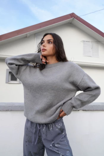 Gri Bisiklet Yaka Yumoş Kazak, Gri Zr Model Varak Baskılı Pantolon