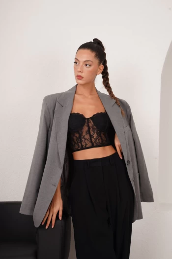 Siyah Dantelli Crop Bluz, Siyah Palazzo Pantolon, Gri Premium Overisize Blazer Ceket