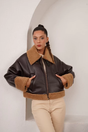 Acı Kahve Orj Model Fermuarlı Deri Ceket, Bej Paçası Lazer Kesim Kot Pantolon