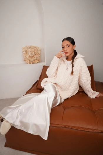 Krem Fermuarlı Saç Örgü Kazak, Krem Saten Etek