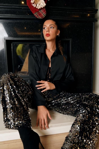 Siyah Pul Payet Pantolon, Siyah Saten Gömlek, Siyah Dantelli Crop Bluz