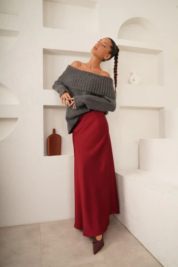 Antrasit Geniş Madonna Yaka Kazak, Bordo Saten Etek