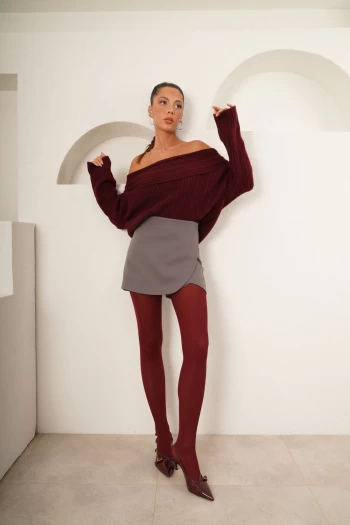 Antrasit Özel Dikim Şort Etek, Bordo Degaje Yaka Fitilli Kazak