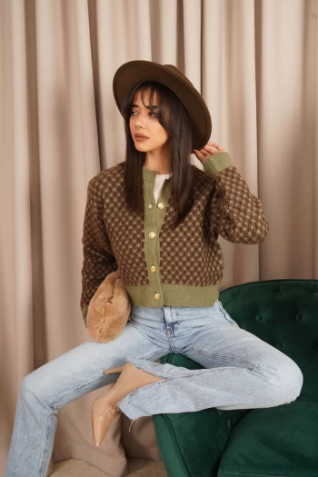 Kahverengi Desenli Hırka, Buz Mavisi Paça Detaylı Jean