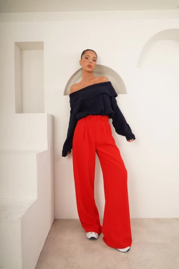 Lacivert Degaje Yaka Fitilli Kazak, Kırmızı Palazzo Pantolon