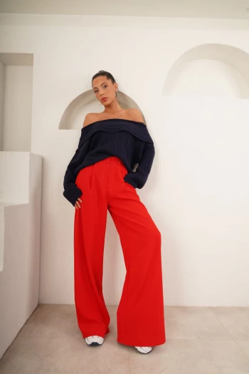 Lacivert Degaje Yaka Fitilli Kazak, Kırmızı Palazzo Pantolon