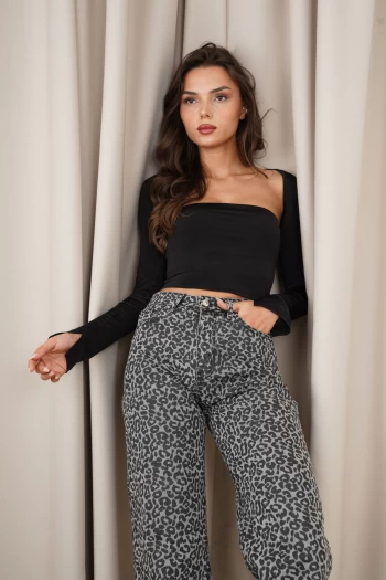 Füme ZR Leopar Desenli Jean, Siyah Kol Detaylı Bluz