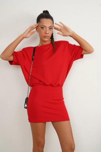 Kırmızı Vatkalı Elbise