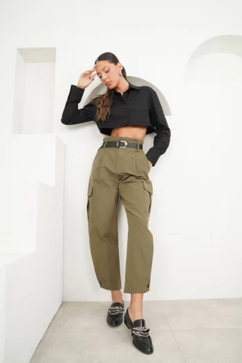 Haki Orj Model Kargo Pantolon, Siyah Tek Cepli Crop Gömlek