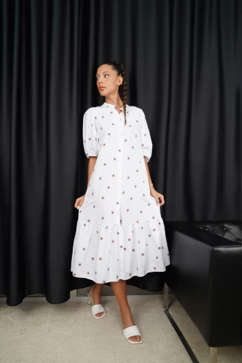 Beyaz Düğmeli Elbise