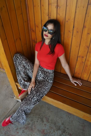 Kahverengi Leopar Beli Lastikli Pantolon, Kırmızı Bisiklet Yaka Crop