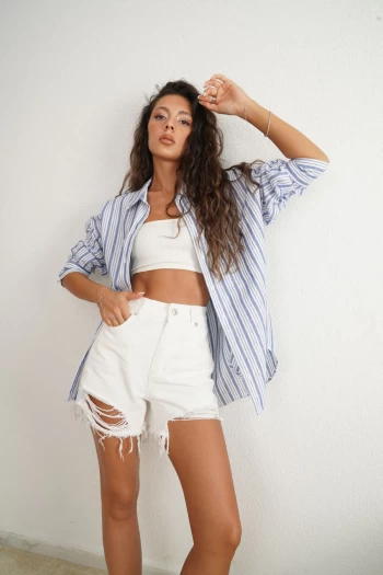 Mavi Çizgili Keten Gömlek, Beyaz ZR Yırtık Jean Şort
